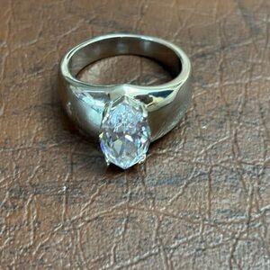 CMC size 10 Elegant Silver Ring with Clear Gemstone